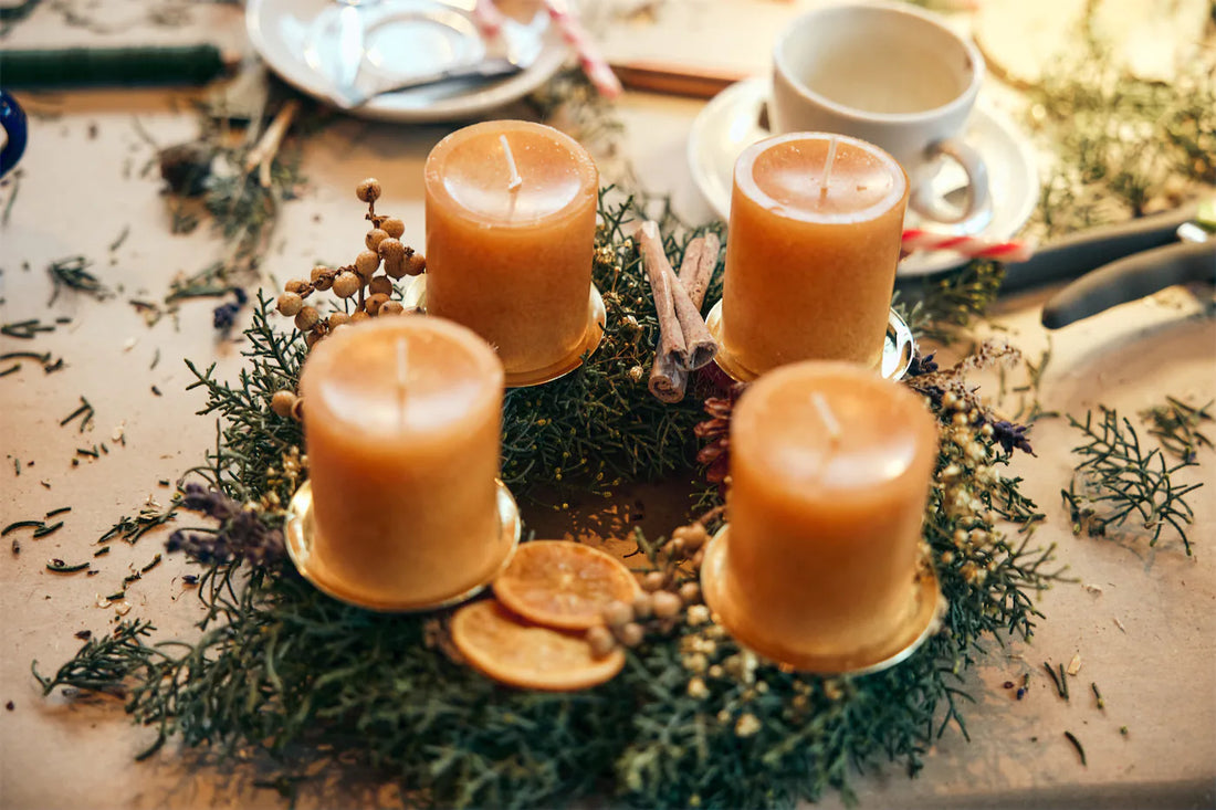Gebundener DIY Adventskranz mit Tanne und Kerzen