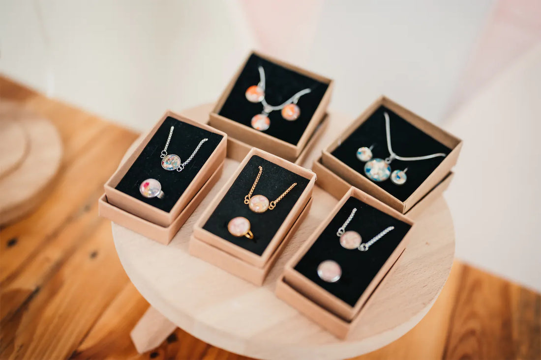 Brautstrauss Blüten zu Schmuck verarbeitet als besonderes Geschenk