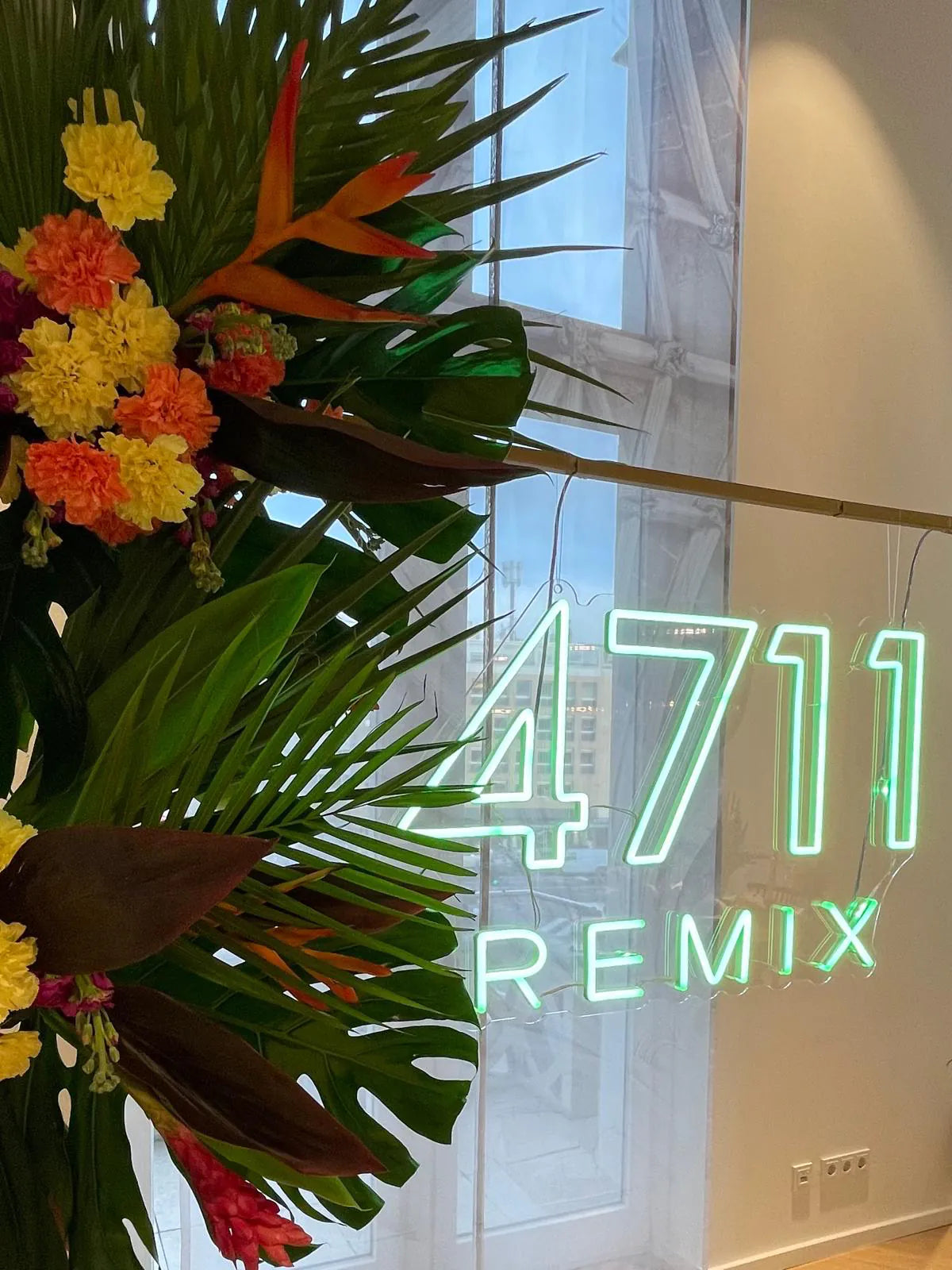 4711 LED Schild mit Blumen Dekoration