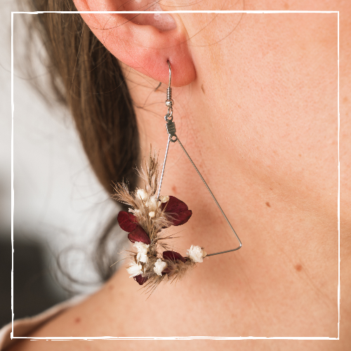 Avec Pläsier - Triangle Ohrringe „Michelle“ aus Trockenblumen rotweiß
