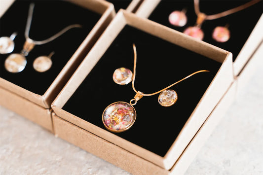 Schmuck aus Brautstrauss Blüten selber machen bei Workshop