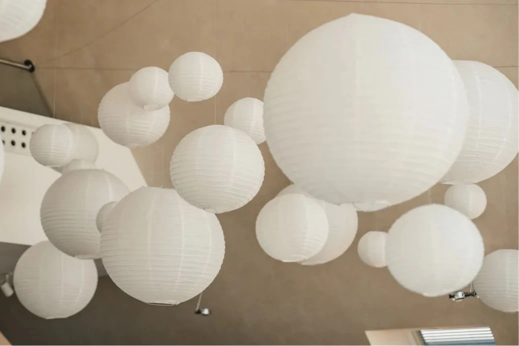 Lampionhimmel fuer Hochzeit Deckendeko haengend