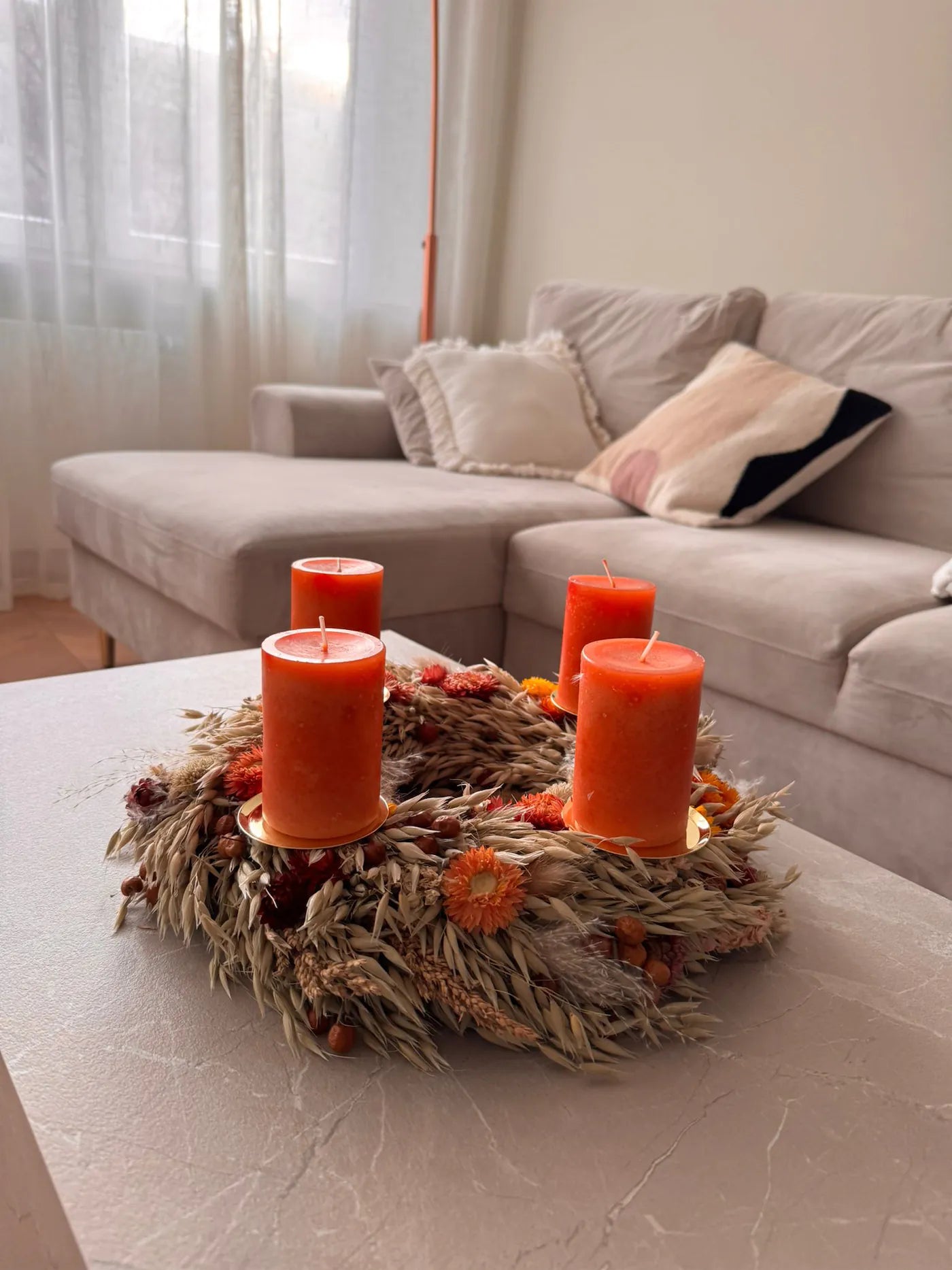 Clean girl Adventskranz selbstgemacht in Herbstfarben mit Kerzen