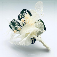 Lade das Bild in den Galerie-Viewer, DIY Kit - Anstecker/ Boutonniere aus Trockenblumen

